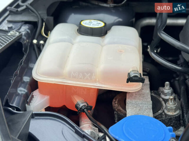 Сірий Форд Фокус, об'ємом двигуна 1.6 л та пробігом 246 тис. км за 8800 $, фото 104 на Automoto.ua