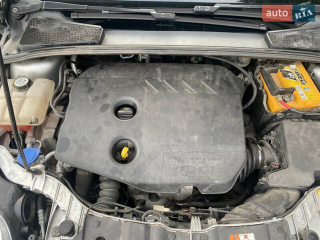 Серый Форд Фокус, объемом двигателя 1.6 л и пробегом 243 тыс. км за 7300 $, фото 5 на Automoto.ua