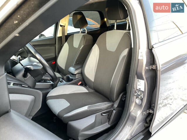 Серый Форд Фокус, объемом двигателя 1.6 л и пробегом 260 тыс. км за 8300 $, фото 39 на Automoto.ua