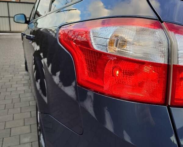 Серый Форд Фокус, объемом двигателя 1.6 л и пробегом 235 тыс. км за 7200 $, фото 4 на Automoto.ua