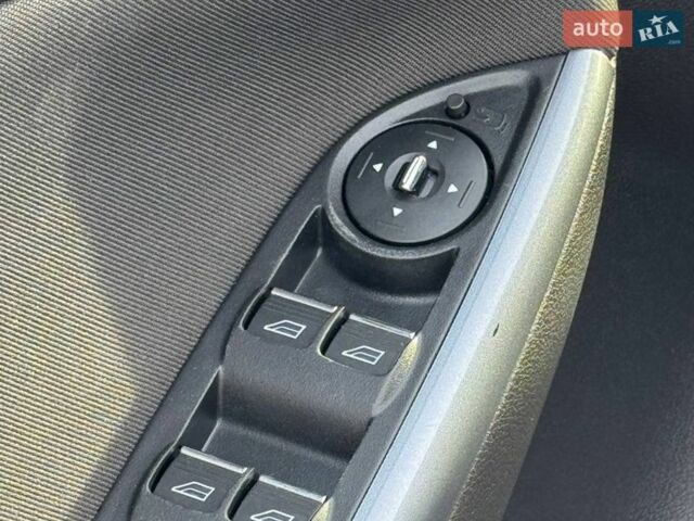 Сірий Форд Фокус, об'ємом двигуна 1.6 л та пробігом 226 тис. км за 8300 $, фото 45 на Automoto.ua