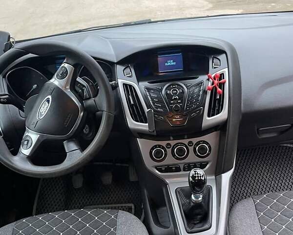 Сірий Форд Фокус, об'ємом двигуна 1.6 л та пробігом 226 тис. км за 7100 $, фото 3 на Automoto.ua