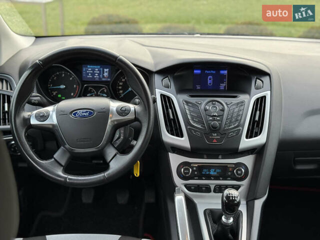 Серый Форд Фокус, объемом двигателя 1.6 л и пробегом 190 тыс. км за 8700 $, фото 58 на Automoto.ua