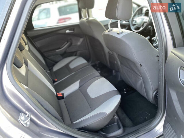 Серый Форд Фокус, объемом двигателя 1.6 л и пробегом 260 тыс. км за 8300 $, фото 31 на Automoto.ua