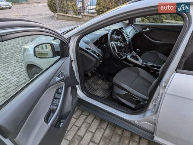 Форд Фокус 2012 у Рівному на Automoto.ua Сірий Форд Фокус, об'ємом двигуна 1.56 л та пробігом 241 тис. км за 7500 $, фото 5 на Automoto.ua