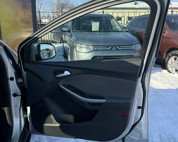 Серый Форд Фокус, объемом двигателя 1.56 л и пробегом 241 тыс. км за 7500 $, фото 24 на Automoto.ua