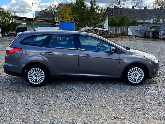 Серый Форд Фокус, объемом двигателя 1.6 л и пробегом 265 тыс. км за 6600 $, фото 6 на Automoto.ua