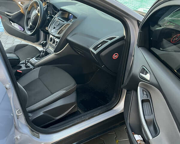 Серый Форд Фокус, объемом двигателя 1.6 л и пробегом 318 тыс. км за 6300 $, фото 13 на Automoto.ua