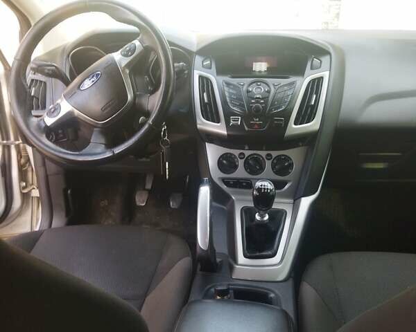 Серый Форд Фокус, объемом двигателя 1.6 л и пробегом 240 тыс. км за 7500 $, фото 13 на Automoto.ua