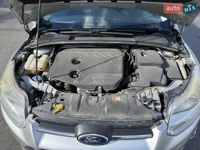Серый Форд Фокус, объемом двигателя 1.56 л и пробегом 250 тыс. км за 7750 $, фото 6 на Automoto.ua