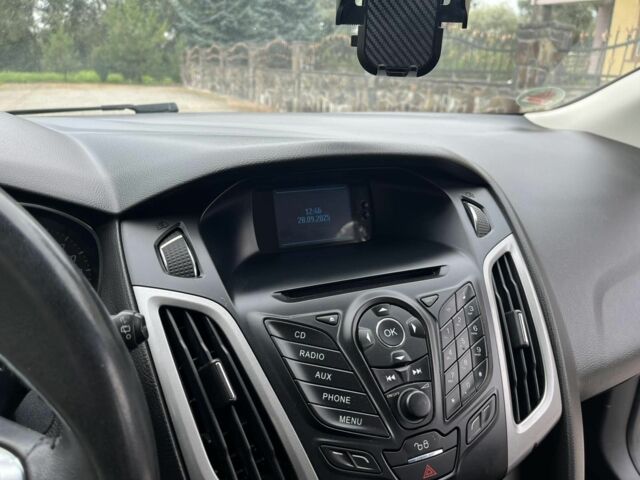 Серый Форд Фокус, объемом двигателя 1.6 л и пробегом 260 тыс. км за 7200 $, фото 10 на Automoto.ua