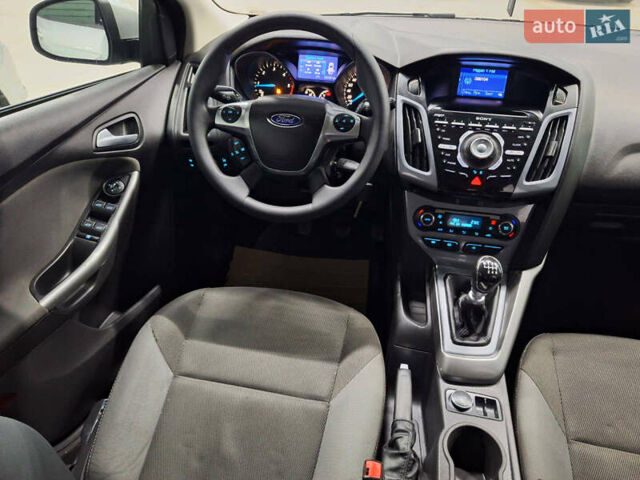 Серый Форд Фокус, объемом двигателя 1.6 л и пробегом 232 тыс. км за 7850 $, фото 2 на Automoto.ua