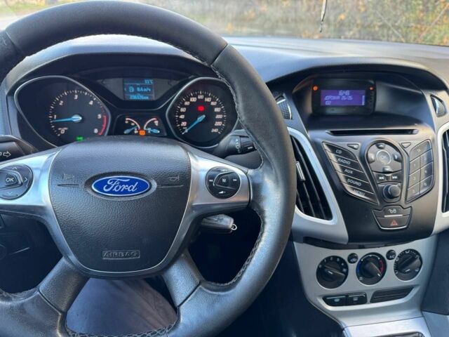 Серый Форд Фокус, объемом двигателя 1.6 л и пробегом 236 тыс. км за 4800 $, фото 1 на Automoto.ua