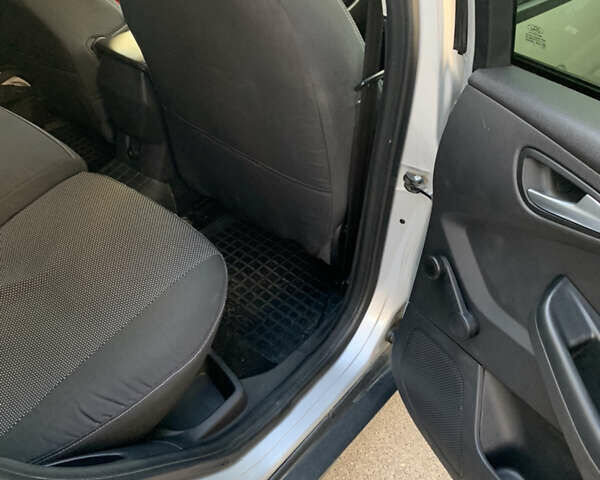 Серый Форд Фокус, объемом двигателя 1.56 л и пробегом 270 тыс. км за 7500 $, фото 23 на Automoto.ua