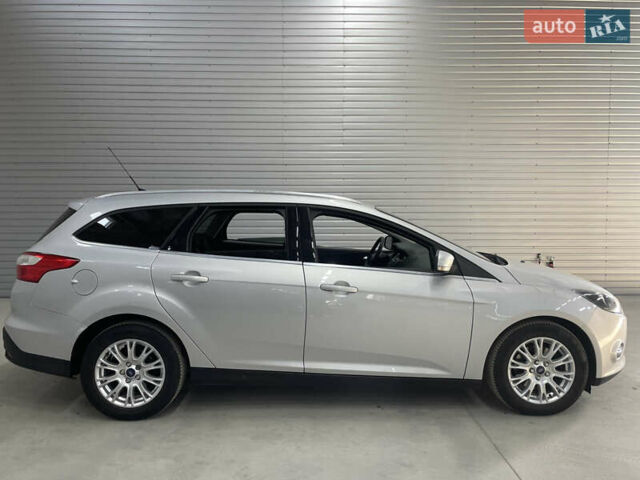 Сірий Форд Фокус, об'ємом двигуна 1.6 л та пробігом 242 тис. км за 8450 $, фото 1 на Automoto.ua