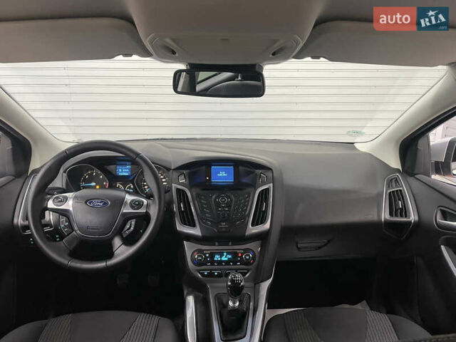 Сірий Форд Фокус, об'ємом двигуна 1.6 л та пробігом 242 тис. км за 8450 $, фото 2 на Automoto.ua