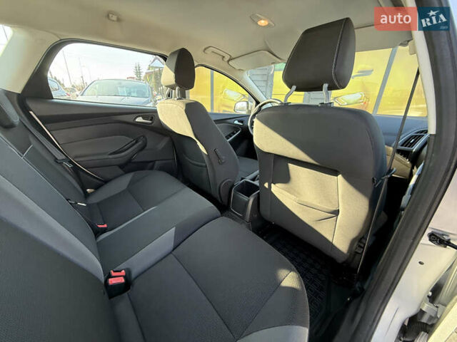 Серый Форд Фокус, объемом двигателя 1.56 л и пробегом 241 тыс. км за 7500 $, фото 25 на Automoto.ua