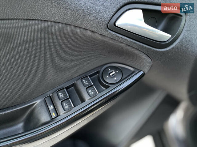 Серый Форд Фокус, объемом двигателя 1.6 л и пробегом 260 тыс. км за 8300 $, фото 41 на Automoto.ua