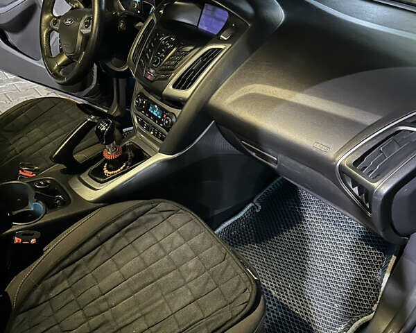 Серый Форд Фокус, объемом двигателя 1.6 л и пробегом 322 тыс. км за 8500 $, фото 9 на Automoto.ua