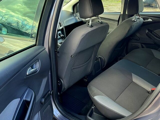 Серый Форд Фокус, объемом двигателя 1.6 л и пробегом 265 тыс. км за 6600 $, фото 8 на Automoto.ua