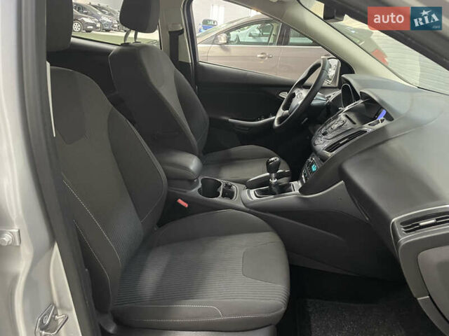 Сірий Форд Фокус, об'ємом двигуна 1.6 л та пробігом 242 тис. км за 8450 $, фото 19 на Automoto.ua