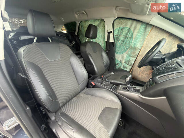 Серый Форд Фокус, объемом двигателя 1.6 л и пробегом 180 тыс. км за 2999 $, фото 12 на Automoto.ua