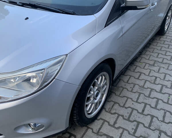 Серый Форд Фокус, объемом двигателя 1.56 л и пробегом 270 тыс. км за 7500 $, фото 2 на Automoto.ua