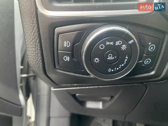 Сірий Форд Фокус, об'ємом двигуна 1.6 л та пробігом 228 тис. км за 8600 $, фото 4 на Automoto.ua