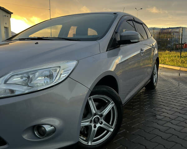 Серый Форд Фокус, объемом двигателя 1.6 л и пробегом 318 тыс. км за 6300 $, фото 2 на Automoto.ua