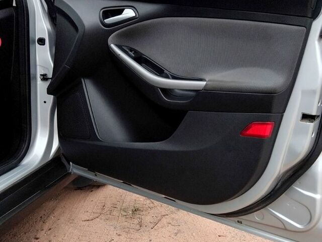 Серый Форд Фокус, объемом двигателя 1.6 л и пробегом 273 тыс. км за 7300 $, фото 13 на Automoto.ua