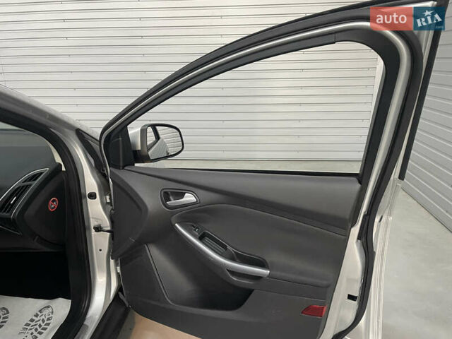 Сірий Форд Фокус, об'ємом двигуна 1.6 л та пробігом 242 тис. км за 8450 $, фото 20 на Automoto.ua