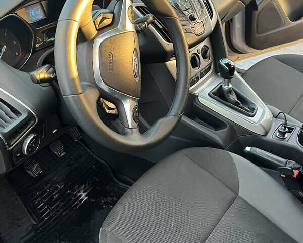 Серый Форд Фокус, объемом двигателя 1.6 л и пробегом 318 тыс. км за 6300 $, фото 10 на Automoto.ua