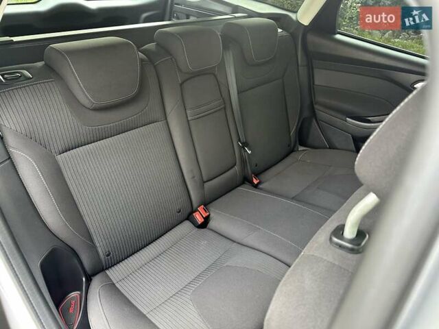 Серый Форд Фокус, объемом двигателя 1.6 л и пробегом 194 тыс. км за 8250 $, фото 38 на Automoto.ua