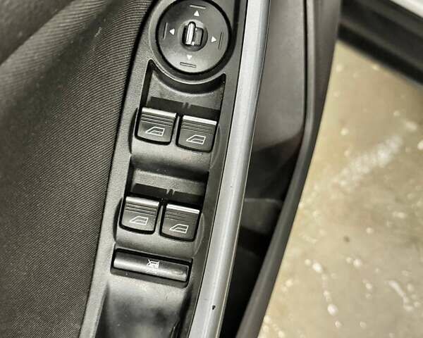 Серый Форд Фокус, объемом двигателя 1.6 л и пробегом 296 тыс. км за 7849 $, фото 7 на Automoto.ua