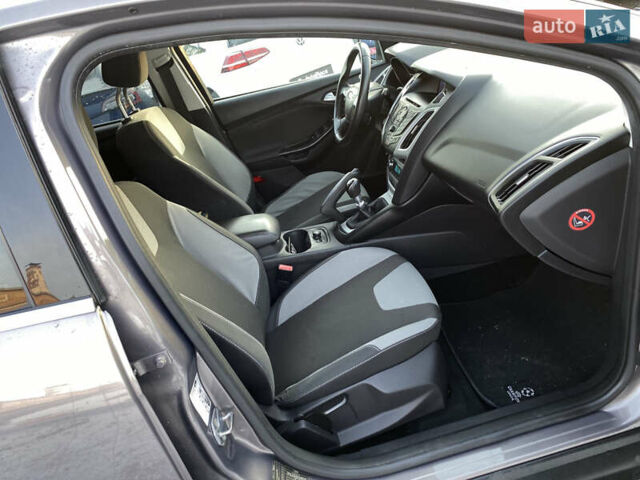 Серый Форд Фокус, объемом двигателя 1.6 л и пробегом 260 тыс. км за 8300 $, фото 32 на Automoto.ua