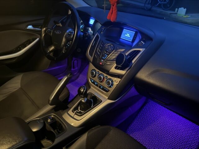 Серый Форд Фокус, объемом двигателя 1.6 л и пробегом 265 тыс. км за 7300 $, фото 6 на Automoto.ua