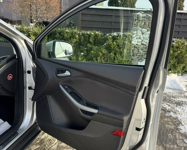 Серый Форд Фокус, объемом двигателя 1.6 л и пробегом 226 тыс. км за 8500 $, фото 35 на Automoto.ua