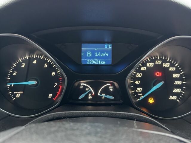 Серый Форд Фокус, объемом двигателя 1.6 л и пробегом 230 тыс. км за 5900 $, фото 6 на Automoto.ua