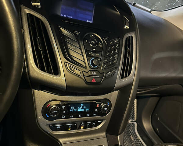 Серый Форд Фокус, объемом двигателя 1.6 л и пробегом 322 тыс. км за 8500 $, фото 8 на Automoto.ua