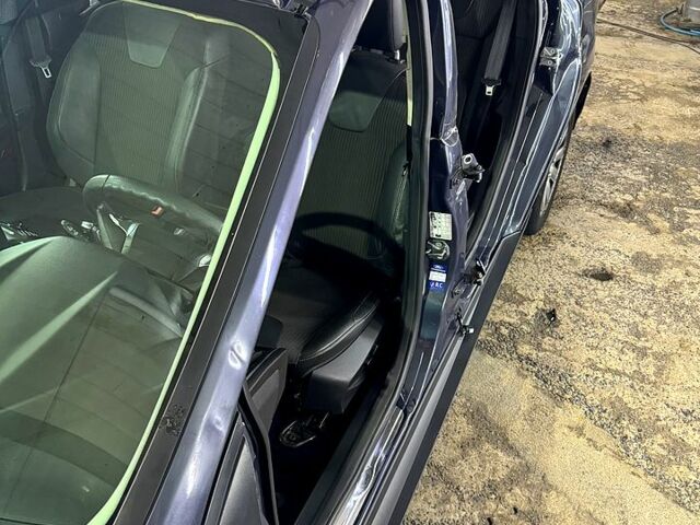 Серый Форд Фокус, объемом двигателя 1.6 л и пробегом 180 тыс. км за 3500 $, фото 7 на Automoto.ua