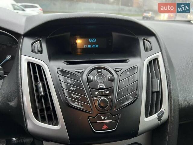 Серый Форд Фокус, объемом двигателя 1.6 л и пробегом 295 тыс. км за 7500 $, фото 4 на Automoto.ua