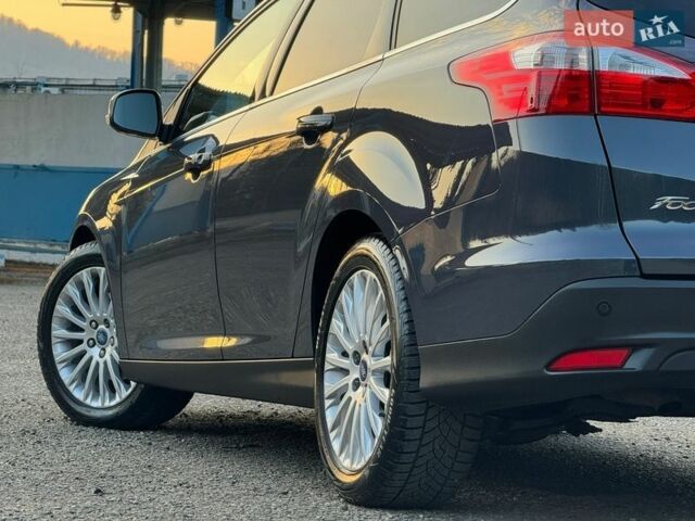 Серый Форд Фокус, объемом двигателя 1.6 л и пробегом 246 тыс. км за 8300 $, фото 12 на Automoto.ua