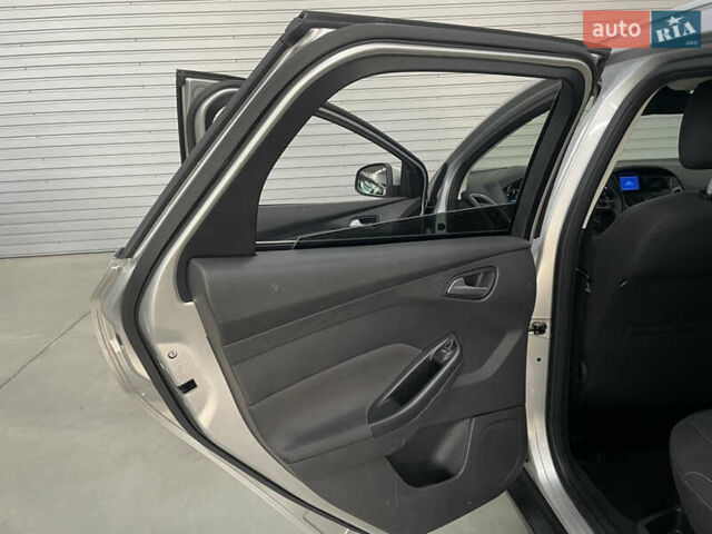 Сірий Форд Фокус, об'ємом двигуна 1.6 л та пробігом 242 тис. км за 8450 $, фото 40 на Automoto.ua