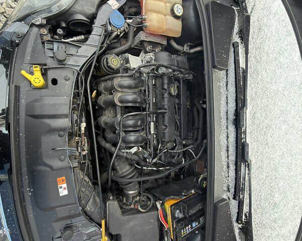 Серый Форд Фокус, объемом двигателя 1.6 л и пробегом 180 тыс. км за 2999 $, фото 16 на Automoto.ua