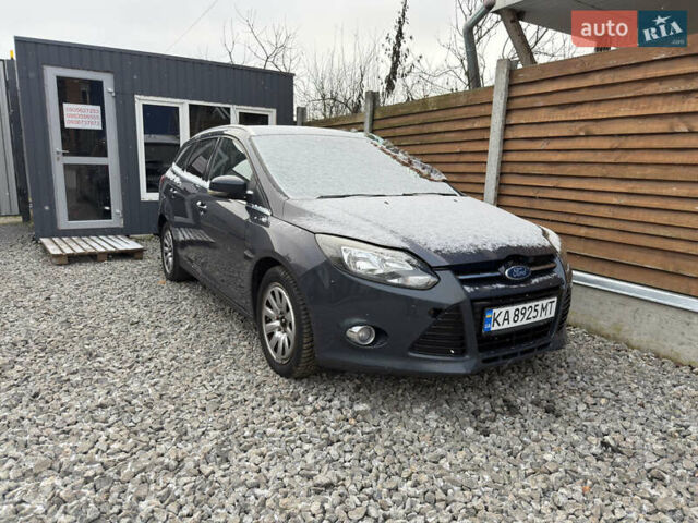 Серый Форд Фокус, объемом двигателя 1.6 л и пробегом 180 тыс. км за 2999 $, фото 2 на Automoto.ua