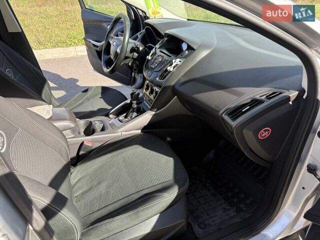 Серый Форд Фокус, объемом двигателя 1.56 л и пробегом 250 тыс. км за 7750 $, фото 5 на Automoto.ua