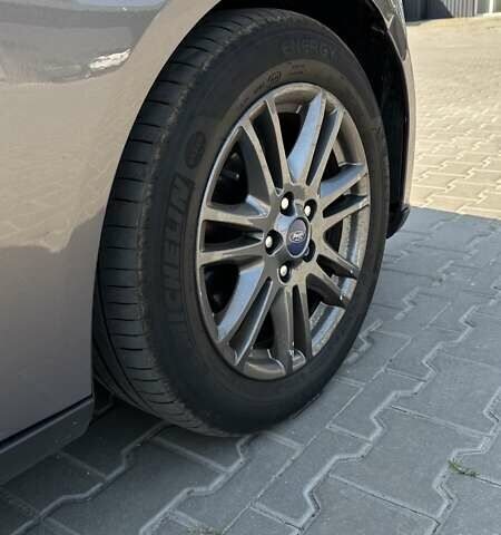 Серый Форд Фокус, объемом двигателя 1.6 л и пробегом 202 тыс. км за 8100 $, фото 8 на Automoto.ua