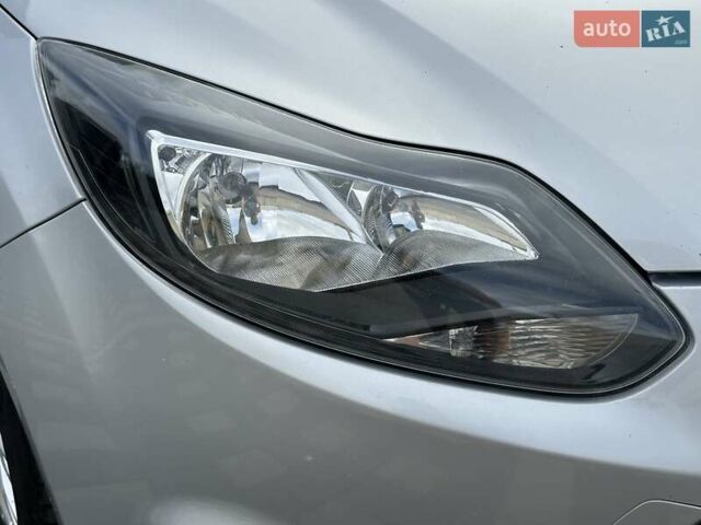 Серый Форд Фокус, объемом двигателя 1.6 л и пробегом 194 тыс. км за 8250 $, фото 4 на Automoto.ua