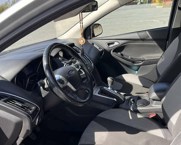 Серый Форд Фокус, объемом двигателя 1.6 л и пробегом 236 тыс. км за 7800 $, фото 2 на Automoto.ua