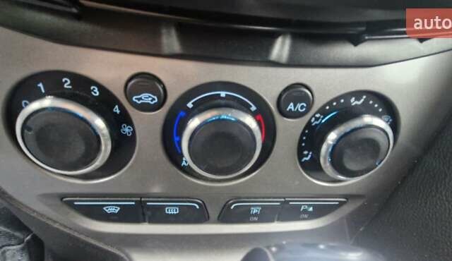 Сірий Форд Фокус, об'ємом двигуна 2 л та пробігом 275 тис. км за 8199 $, фото 9 на Automoto.ua